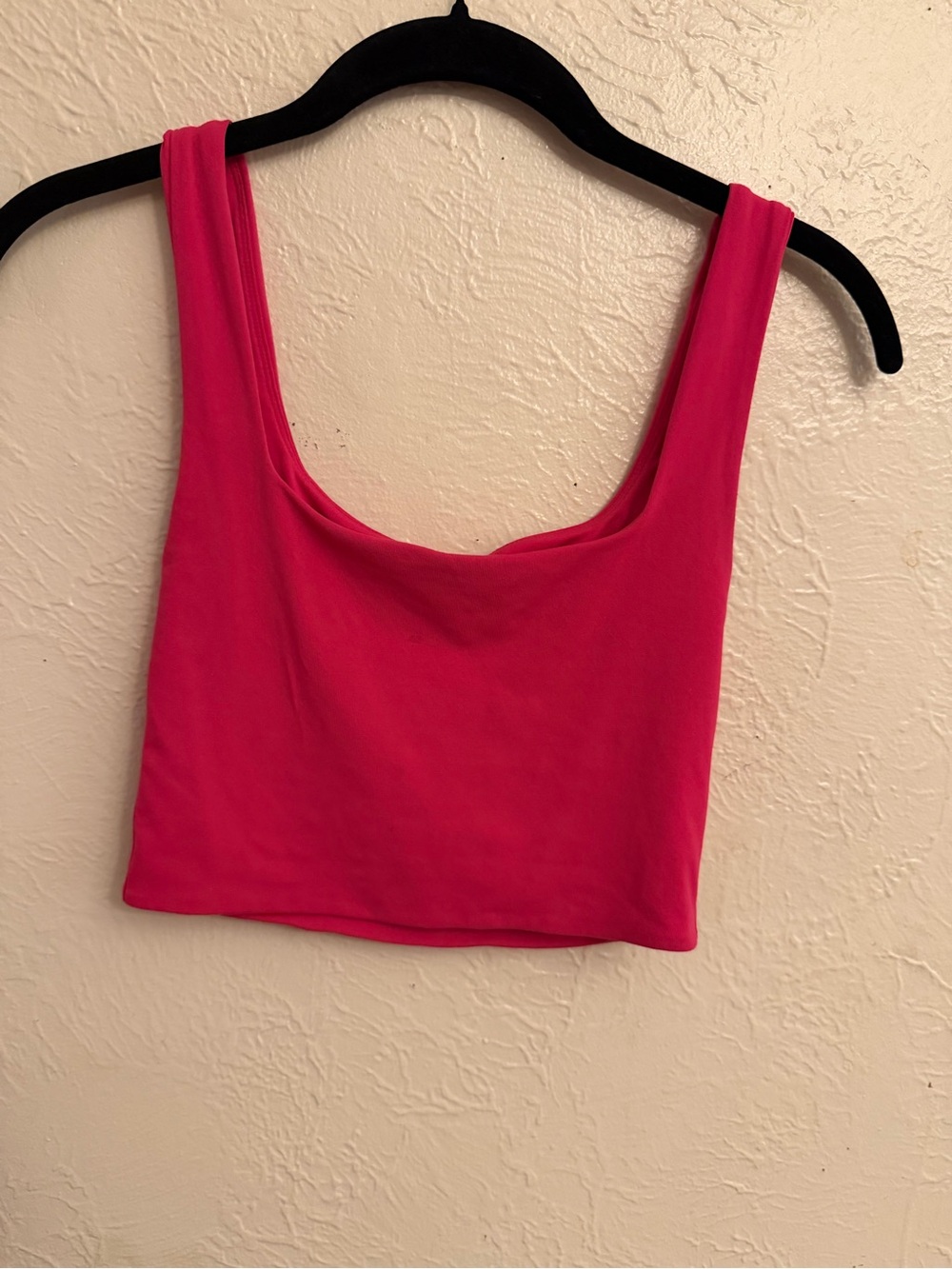 Babaton Hot Pink Scoop Neck Crop Tank